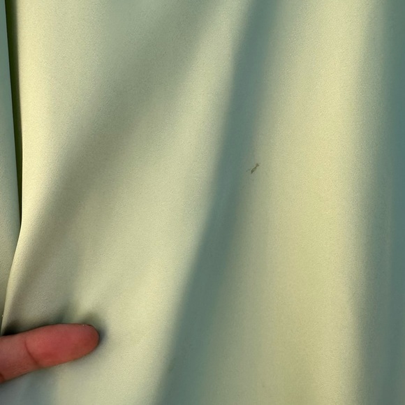 H&M GREEN SATIN LIGHTWEIGHT SKIRT MIDI LENGTH-SIZE-12 - Picture 3 of 5